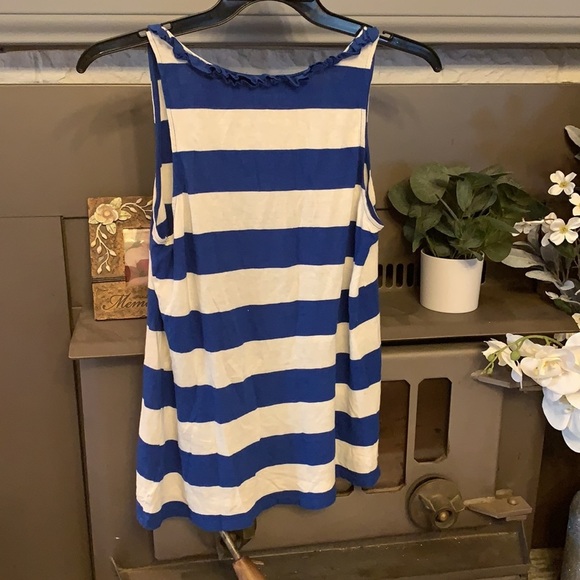 Old navy flowy tank - Picture 4 of 4